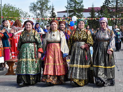 Всероссийская акция «Надень народное на День России» объединила 1500 человек